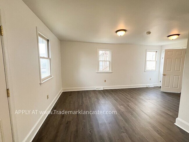 Building Photo - 4640 Horseshoe Pike