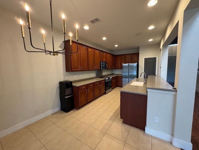 Building Photo - Spacious 4 Bedroom Spring Isle Home AVAILA...