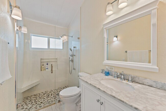 Building Photo - 107 Mako Ln