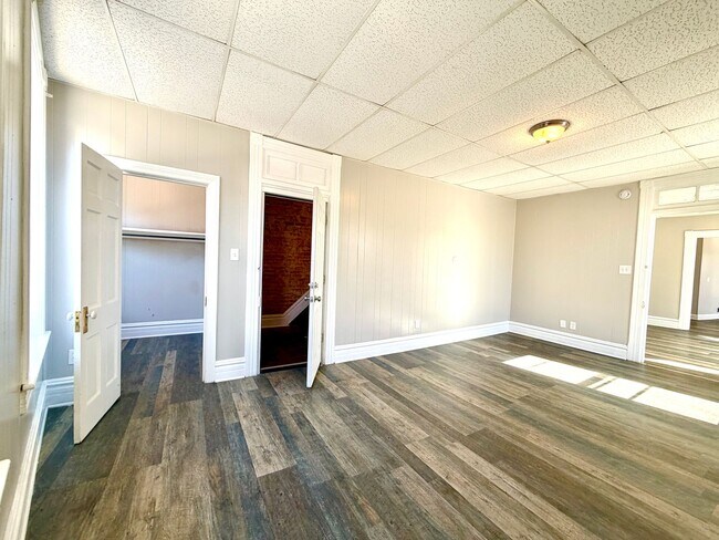 Building Photo - 162 S Potomac St