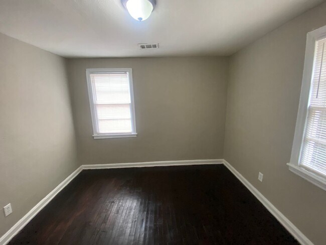 Building Photo - **ON HOLD**Total Electric 2 Bedroom / 1 Ba...