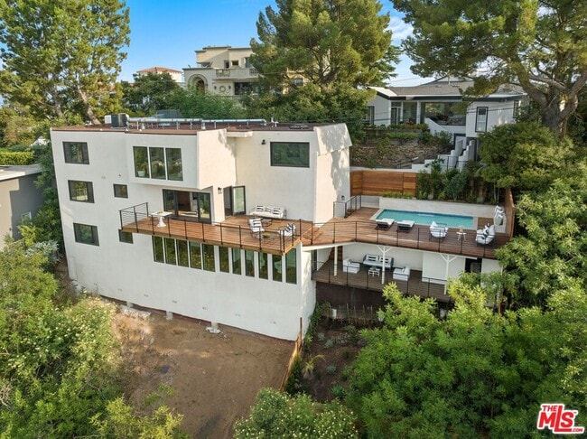 Building Photo - 8620 Skyline Dr