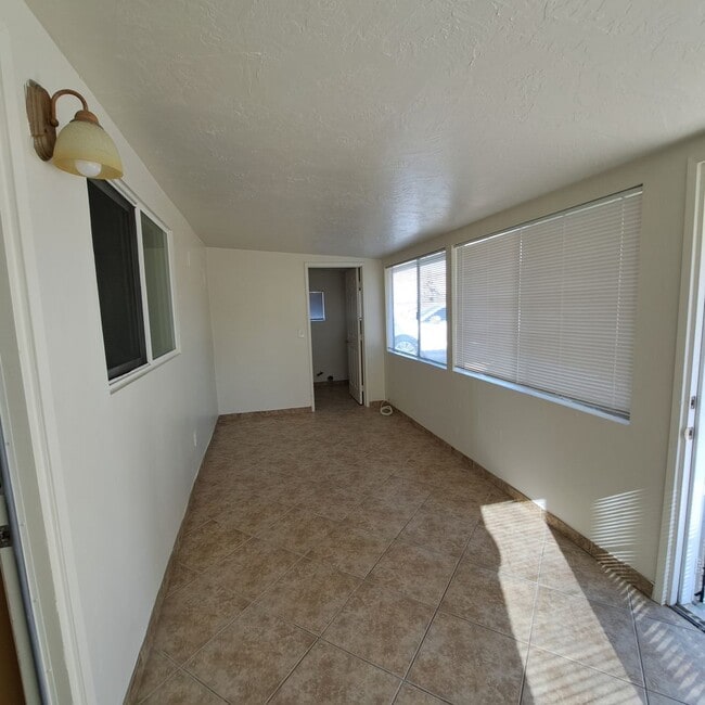 Building Photo - Don't miss out on this rental!