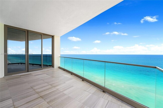 Building Photo - 17901 Collins Ave