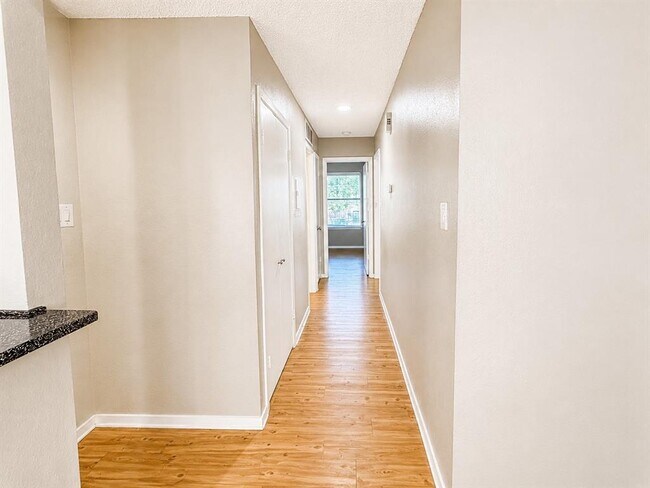 Building Photo - 10507 Mellow Ln