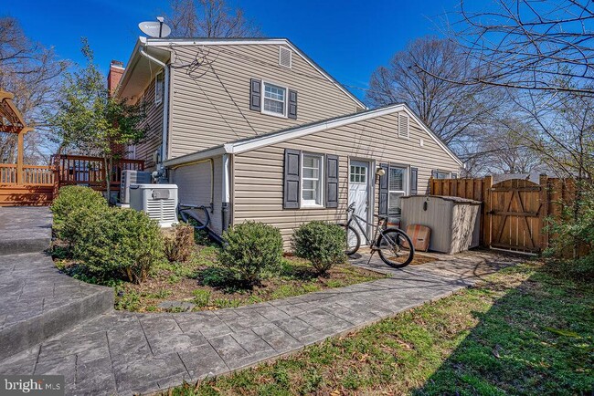 Building Photo - 8404 Wagon Wheel Rd