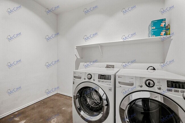 Building Photo - 2424 Bermont Red Ln