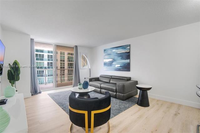 Building Photo - 1200 Brickell Bay Dr