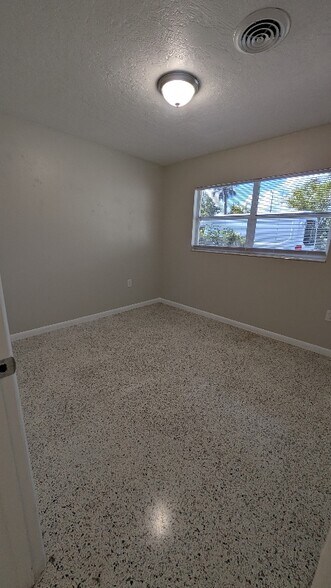 Building Photo - 64 Knollwood Dr