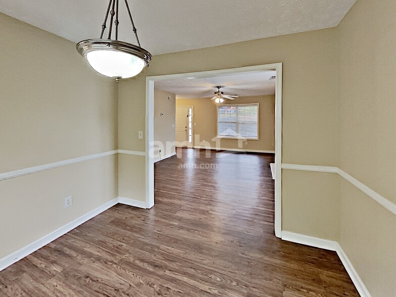 Building Photo - 125 Sanders Walk