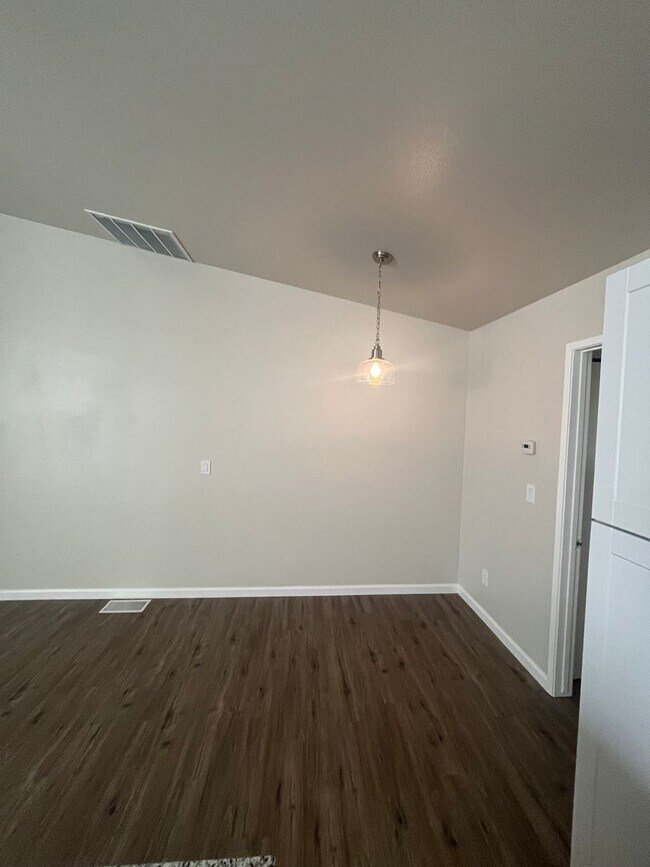 Building Photo - Mountain View Apartments - 1280
