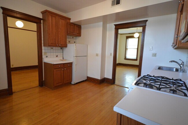 Building Photo - 3806 N Greenview Ave