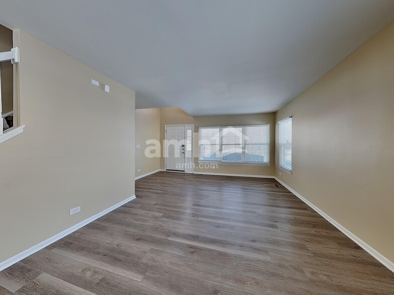 Building Photo - 790 Dogwood Ln