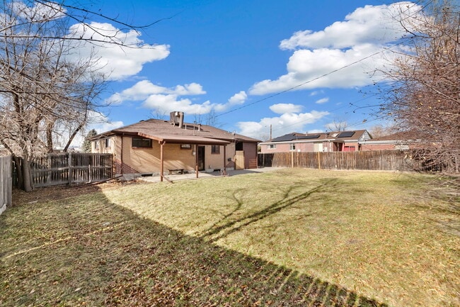 Building Photo - 7048 Lipan St