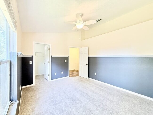 Building Photo - 13706 Forest Lake Dr