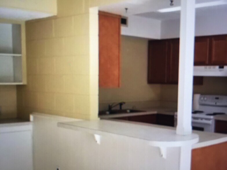 Building Photo - 2885 S Osceola Ave