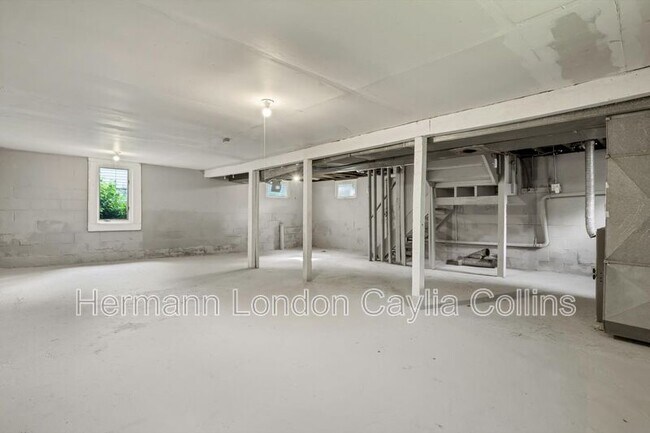 Building Photo - 10117 Count Dr