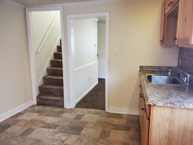 Building Photo - Lovely 2 Bedroom Home in Lancaster City!