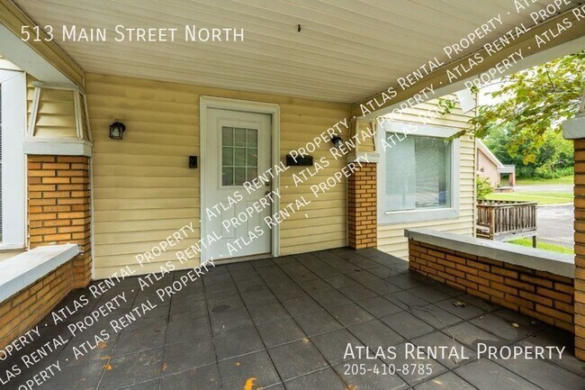 Building Photo - 513 Main St N