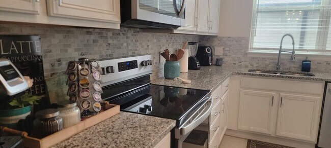 Building Photo - 5028 Caspian St