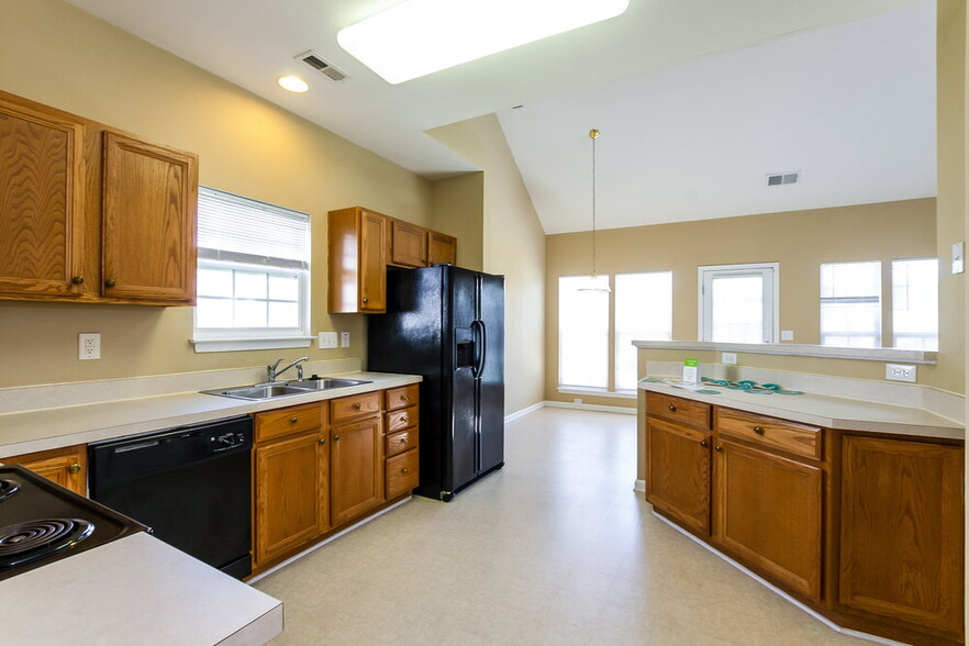 Building Photo - 9908 Spring Park Dr