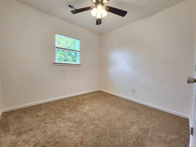 Building Photo - Completely Remodeled 4 Bedroom Ranch in Larrymore Acres