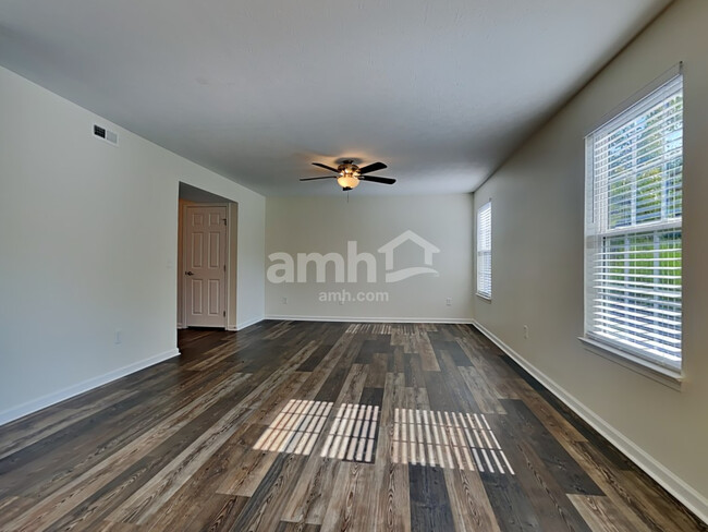 Building Photo - 4897 Jessica Suzanne Dr