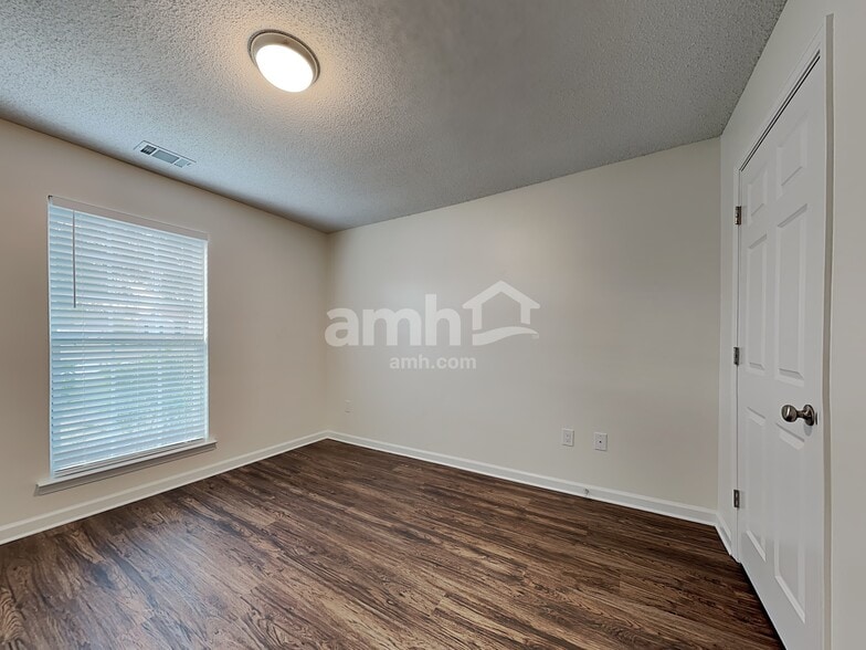 Building Photo - 159 Arbor Village Dr