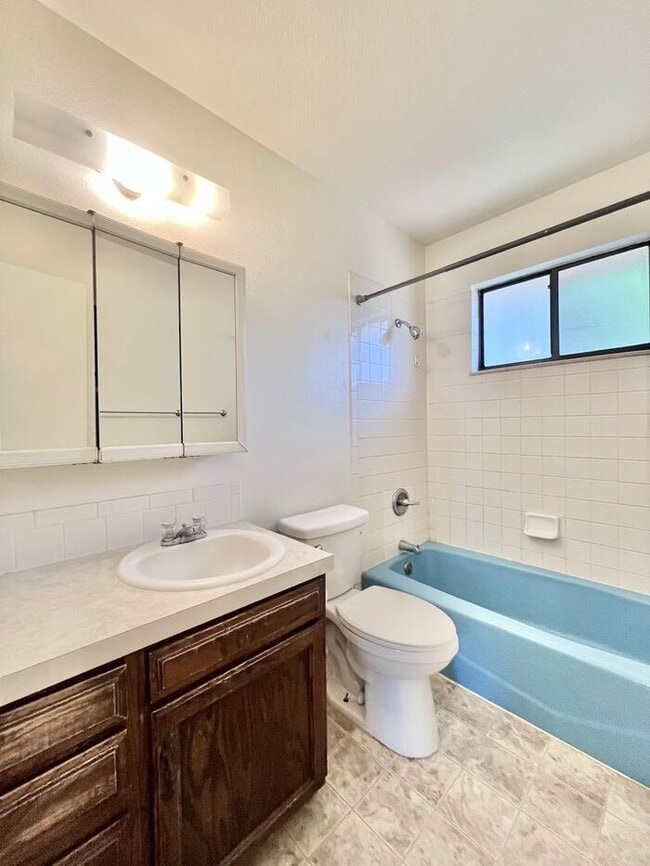 Building Photo - 3 Bedroom Home in SW Loveland!