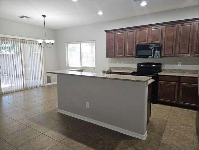 Building Photo - 1541 W Crape Rd