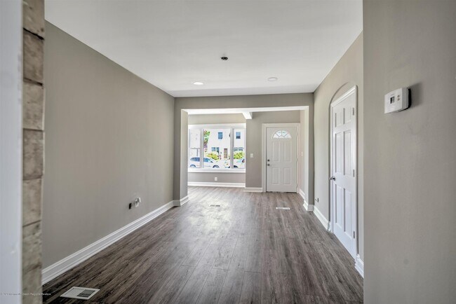 Building Photo - 8 Dolan Ave