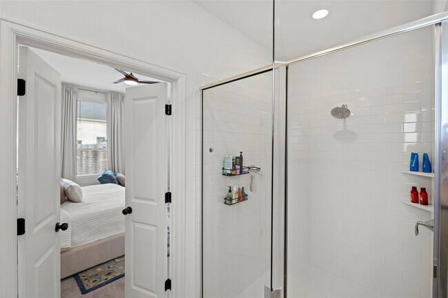 Building Photo - 29003 Spicewood Vly Dr