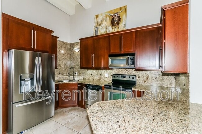 Building Photo - 705 Main St