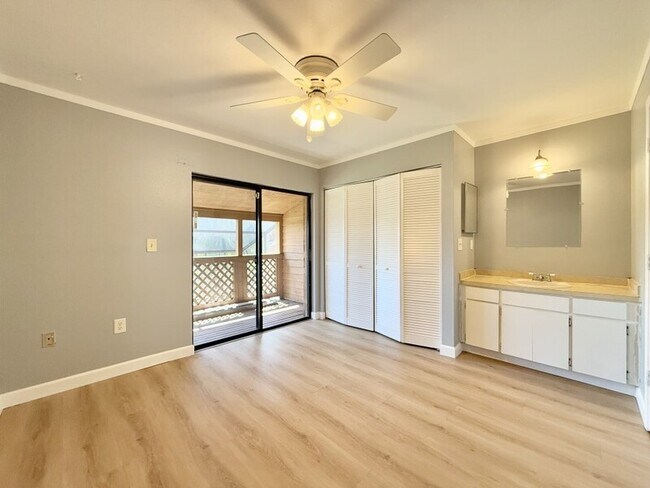 Building Photo - 817 Fairwood Forest Dr