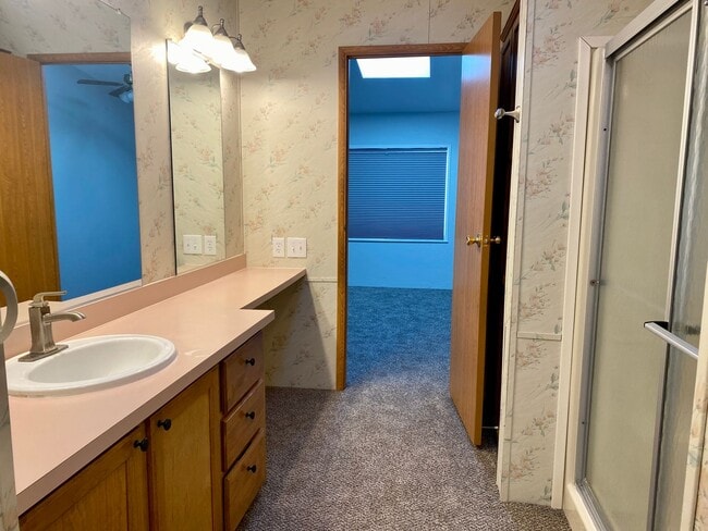 Building Photo - 3 Bedroom 2 Bathroom house in Crooked River Ranch with huge views and a shop!