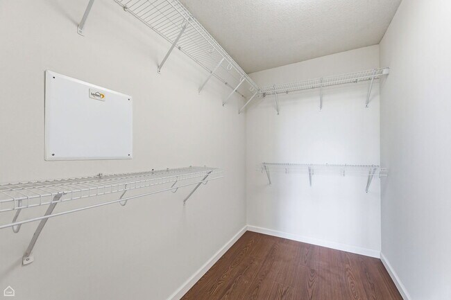 Building Photo - 9725 Woods Dr