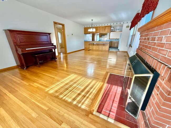 Building Photo - 252 Stoakes Ave