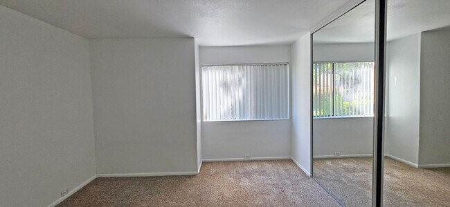 Building Photo - 508 Woodside Oaks