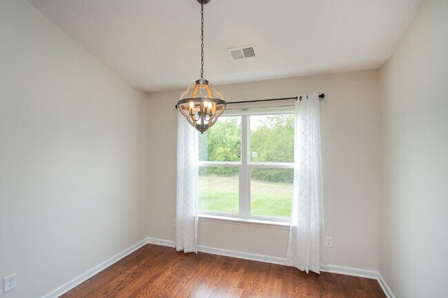 Building Photo - Single-level 2-bed, 2-bath townhome in 55+ community with pool, clubhouse, fitness center and gro...