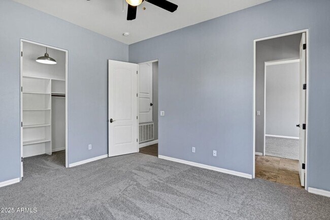 Building Photo - Gilbert 4 Bed & 3 Bath on HUGE LOT - Acre+...