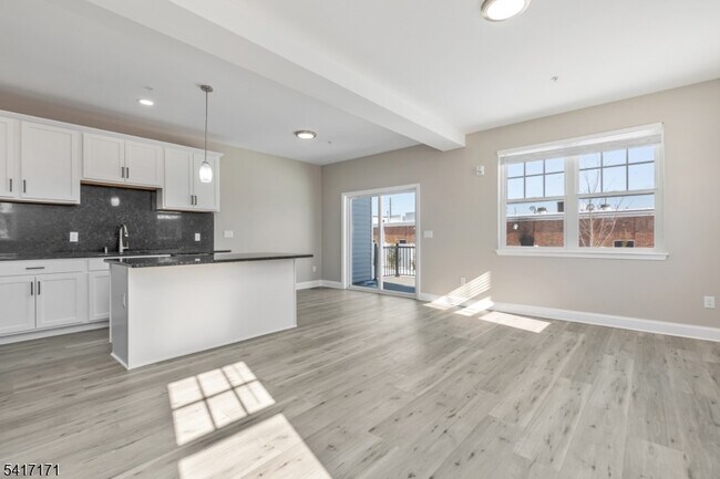 Building Photo - 152 N Auten Ave