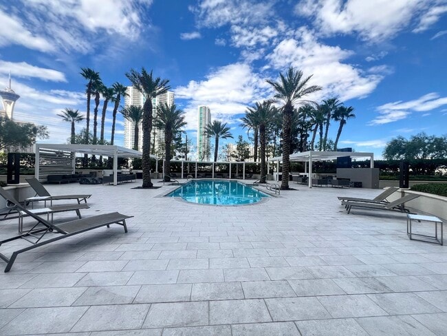 Building Photo - Turnberry Place - 2 Bedroom 2 Bath Condo