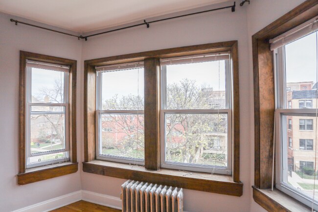 Building Photo - 6956 N Ashland Ave