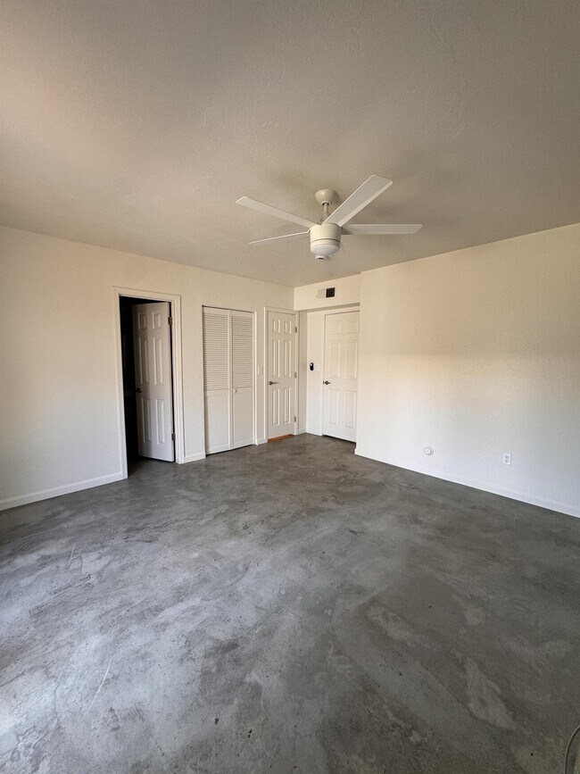 Building Photo - 2718 N Greenfield Rd