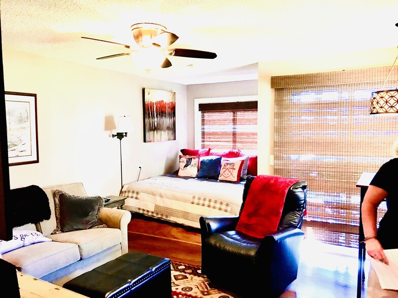 Building Photo - 301 Pinnacle Inn Rd