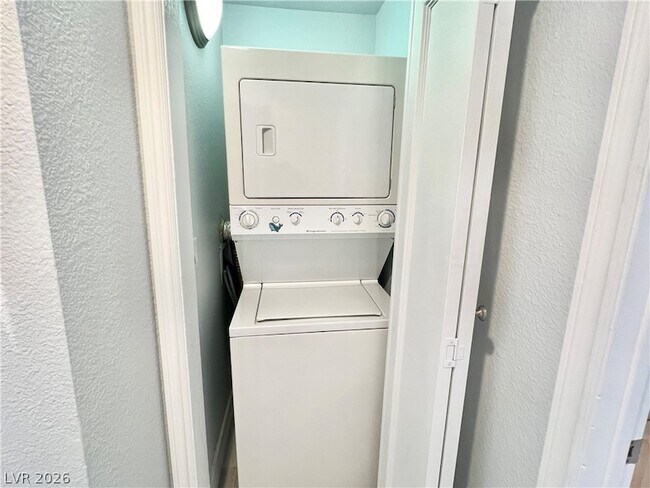 Building Photo - 210 E Flamingo Rd