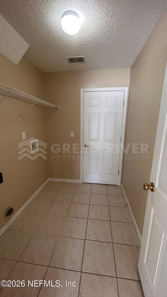 Building Photo - 2522 Willow Creek Dr