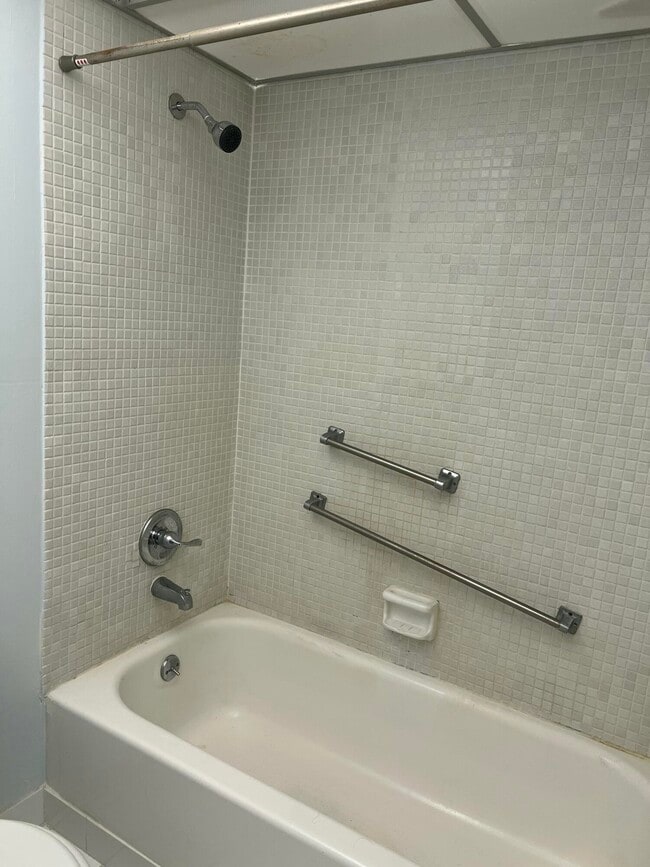 Building Photo - 631 Brittany Ct