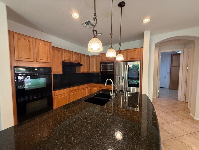 Building Photo - 906 W Glenmere Dr