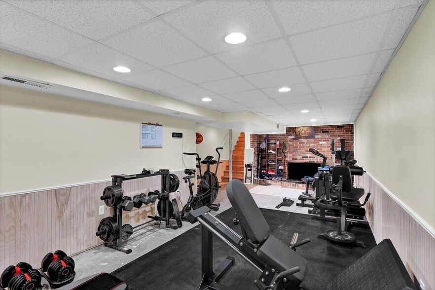 Building Photo - 75 Glenwood Dr